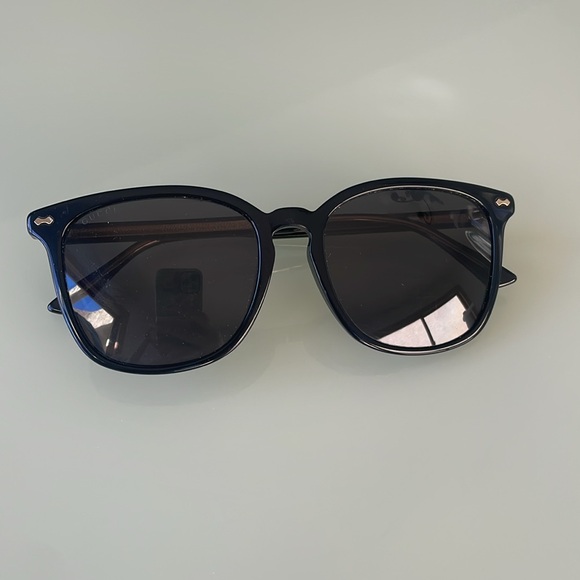 Black Gucci sunglasses - Picture 5 of 5
